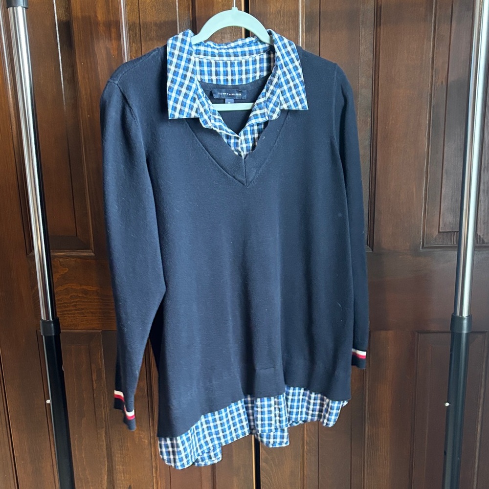 Tommy Hilfiger Navy Sweatshirt with Blue Plaid Collar
